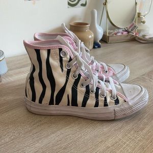 pink & zebra women’s converse!